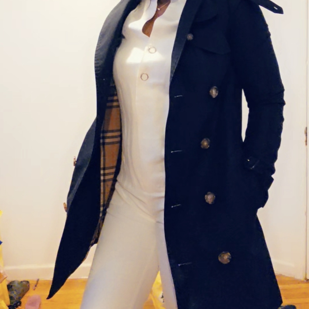 Burberry Black Trench Coat with Iconic Check Lining
